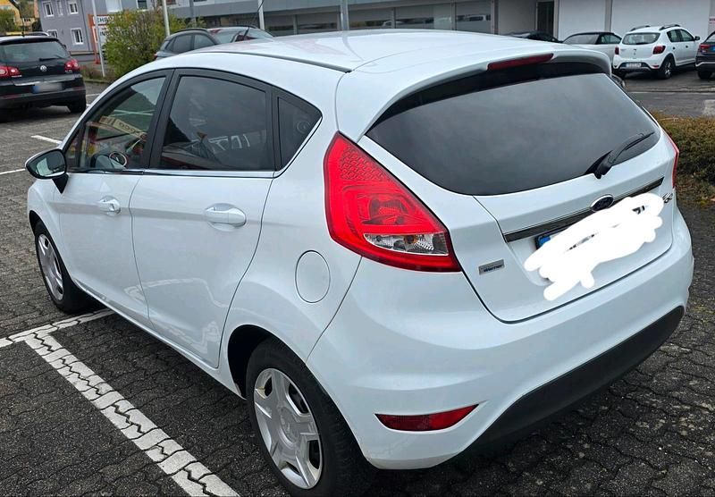 Usata Ford Fiesta 96 CV (70 kW) 2011 Bianco Berlina