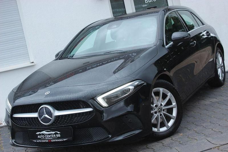 Schwarz Gebraucht 2018 Mercedes A200 Limousine | 12.990 € (Guter Preis) - Bild 1/4