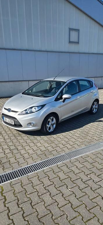 Gebraucht Ford Fiesta Trend 82 PS (60 kW) 2013 Silber Kleinwagen