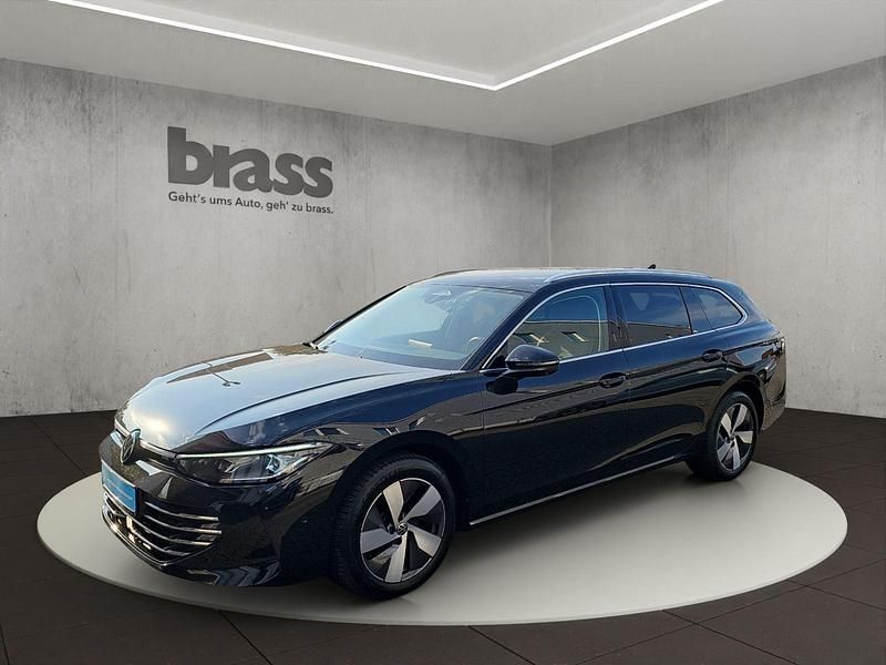 Grenadillschwarz metallic Gebraucht 2024 VW Passat Elegance Kombi | 35.200 € (Fairer Preis) - Bild 1/4