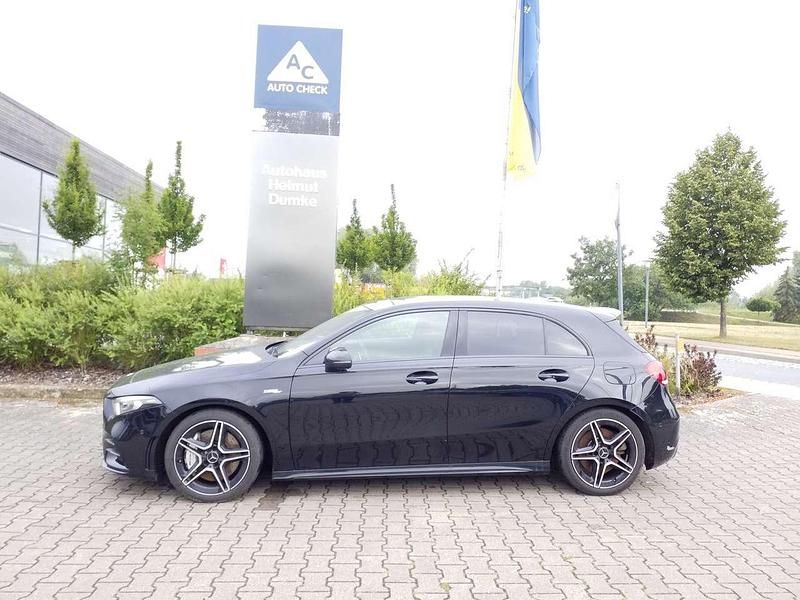 Kosmosschwarz Gebraucht 2019 Mercedes A35 AMG AMG Kleinwagen | 32.500 € (Fairer Preis) - Bild 1/4