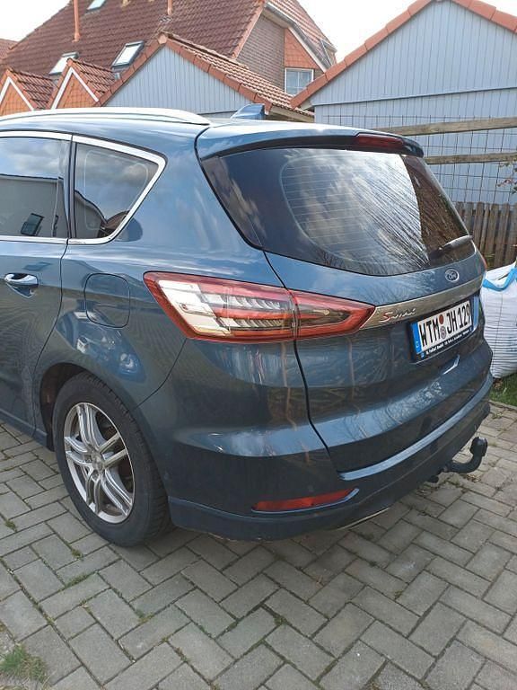 Gebraucht Ford S-MAX Titanium 190 PS (139 kW) 2020 Blau Van / Kleinbus