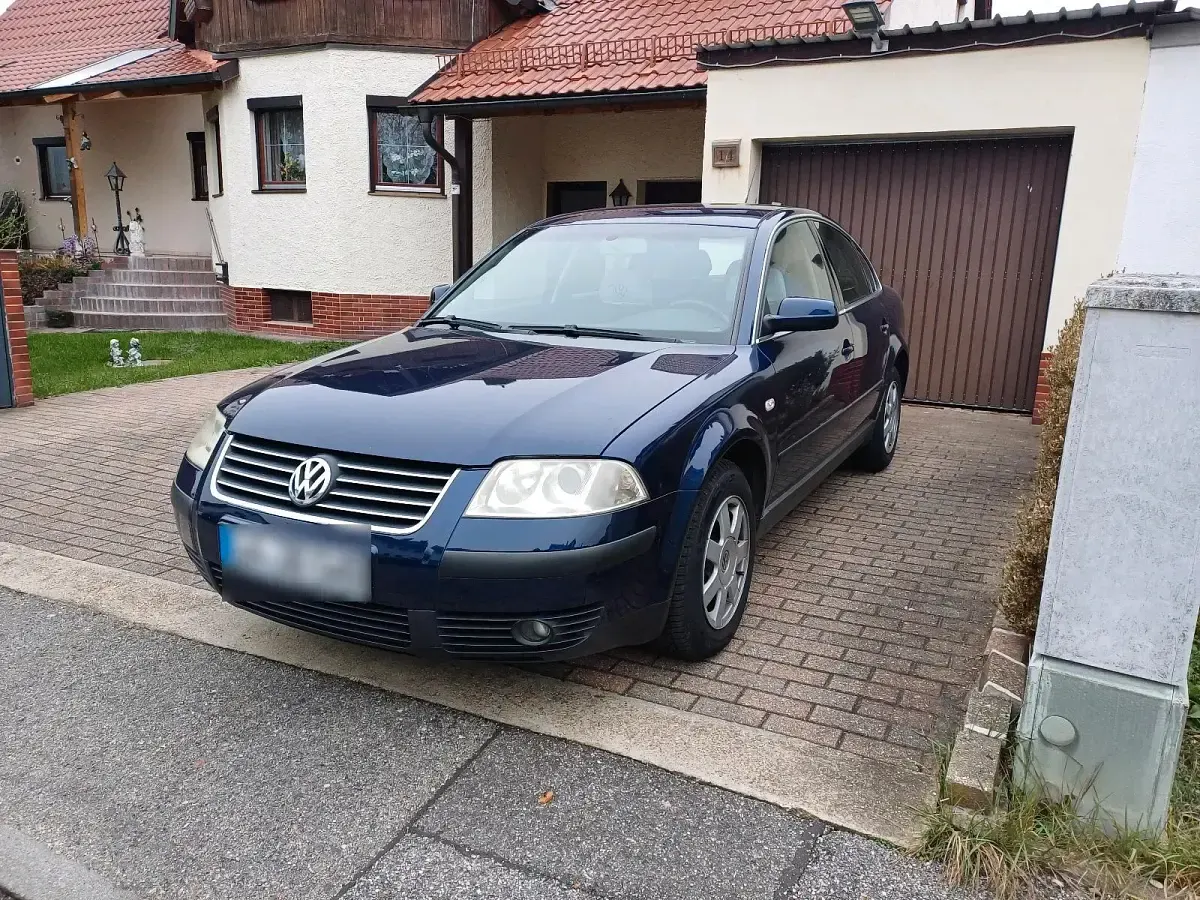 Usata VW Passat 131 CV (96 kW) 2004 Blu Berlina