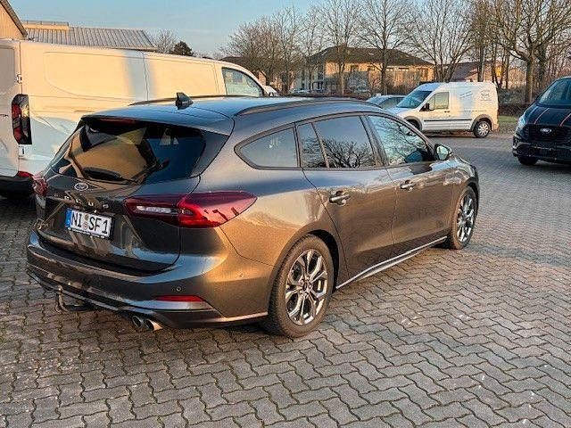 Gebraucht Ford Focus ST-Line X 116 PS (85 kW) 2024 Grau Limousine