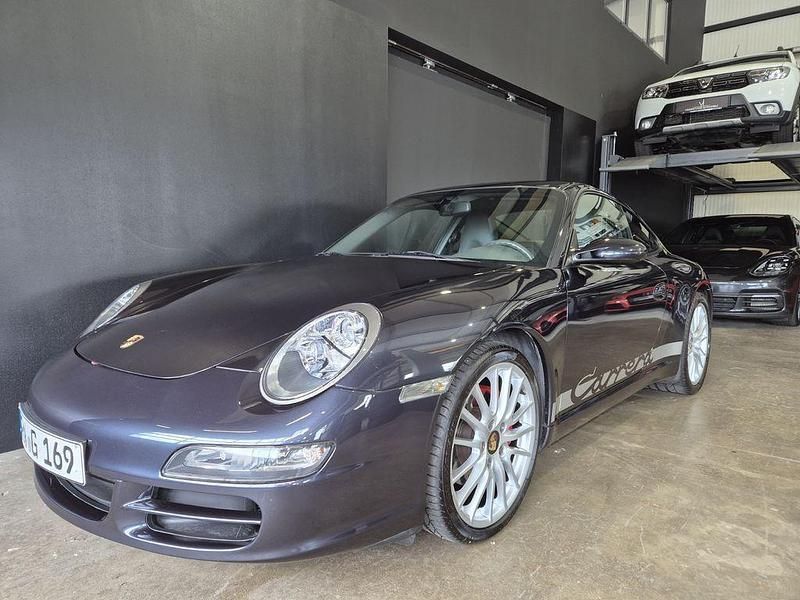 Grau Gebraucht 2005 Porsche 911 Carrera Coupé | 43.997 € (Fairer Preis) - Bild 1/4