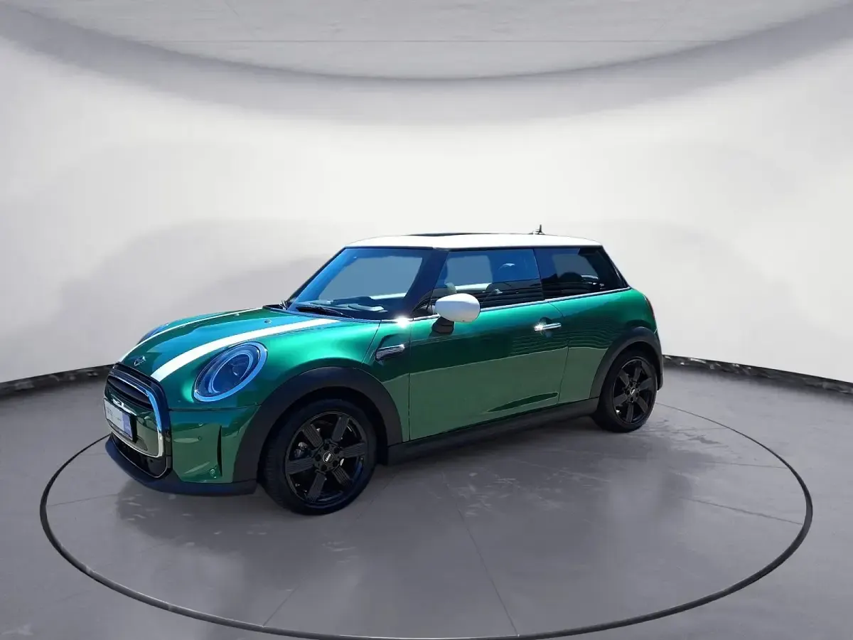Gebraucht Mini Cooper Classic 136 PS (100 kW) 2023 Grün Kleinwagen