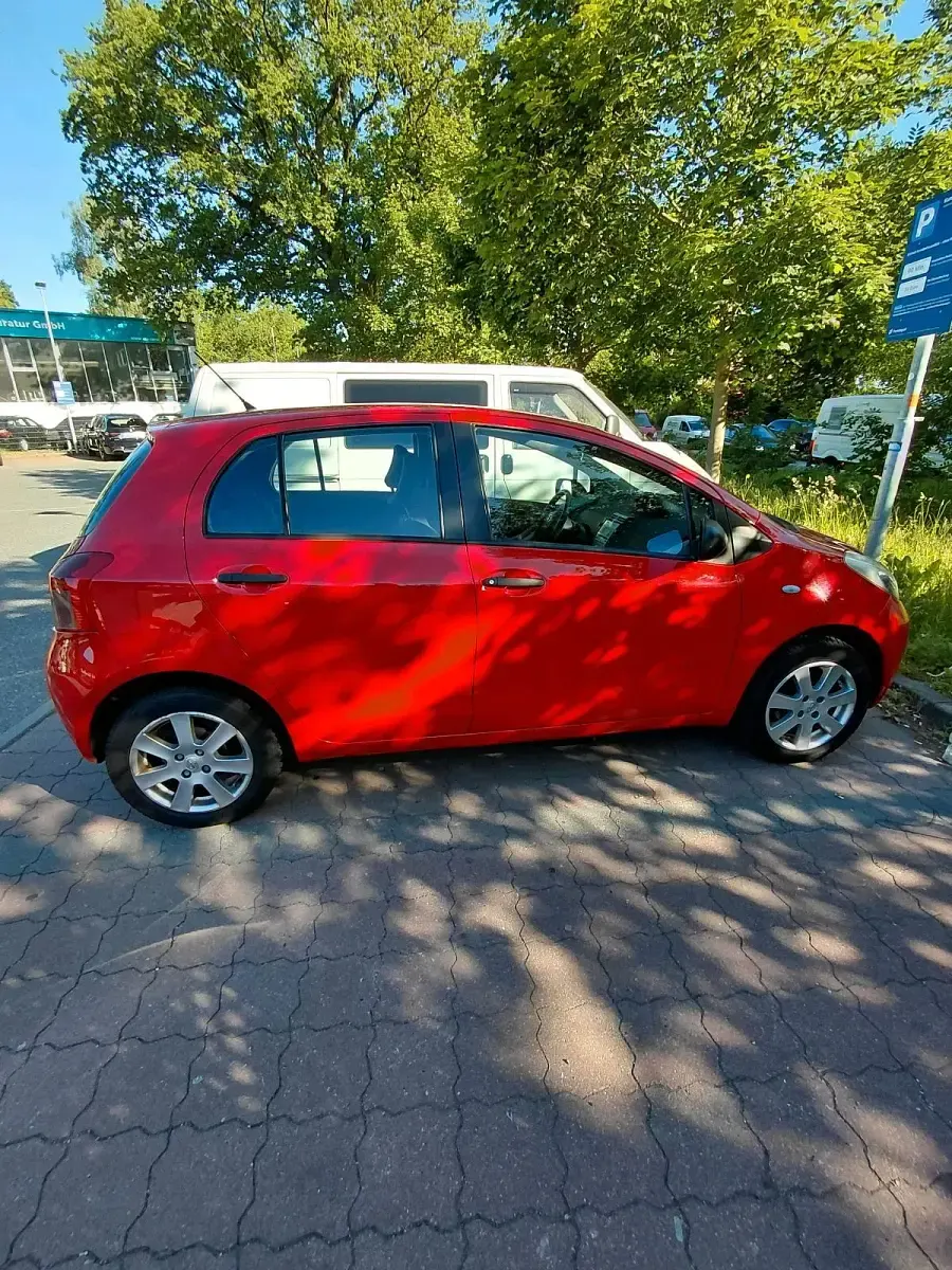 Gebraucht Toyota Yaris 69 PS (50 kW) 2007 Rot Kleinwagen