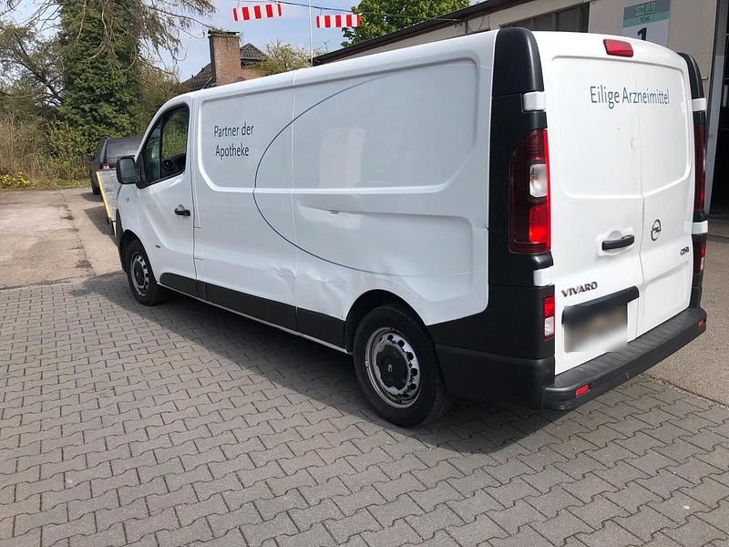Gebraucht Opel Vivaro 125 PS (91 kW) 2015 Weiß Van / Kleinbus