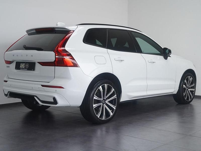 Gebraucht Volvo XC60 R-Design 197 PS (144 kW) 2022 Weiß SUV