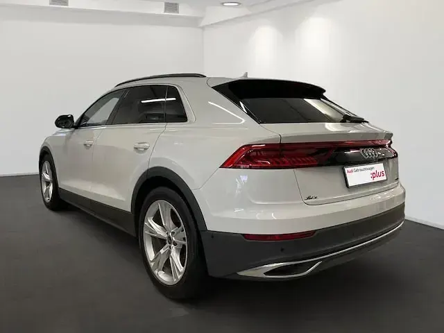 Używany Audi Q8 Ambiente 286 KM (210 kW) 2023 Biały SUV