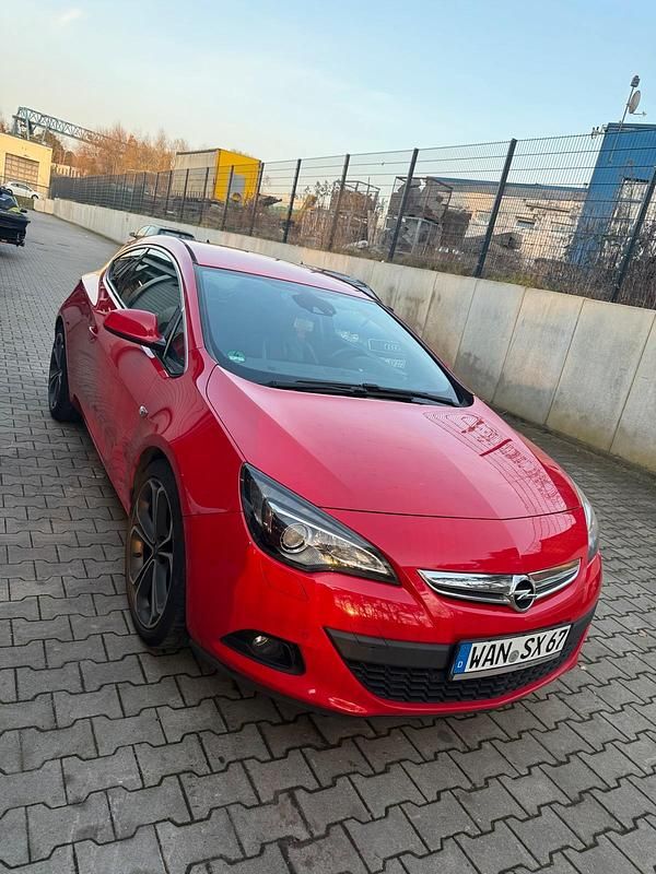 Gebraucht Opel Astra GTC 180 PS (132 kW) 2011 Rot Coupé