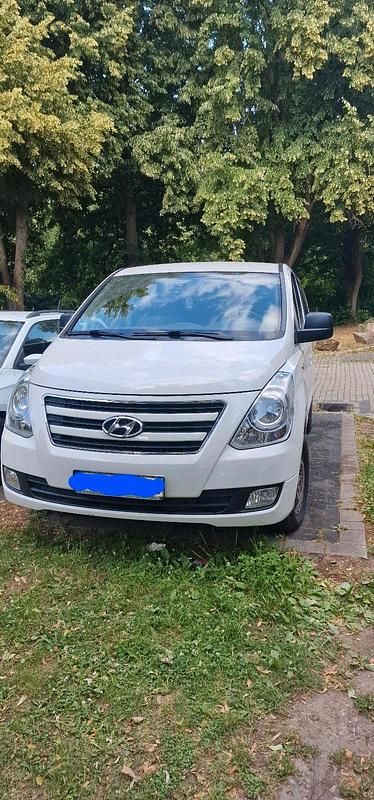 Weiß Gebraucht 2017 Hyundai H-1 Van / Kleinbus | 15.800 € (Fairer Preis) - Bild 1/4