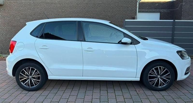 Gebraucht VW Polo Allstar 75 PS (55 kW) 2017 Weiß Kleinwagen