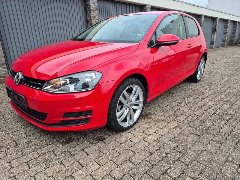 Gebraucht VW Golf VII Trendline 86 PS (63 kW) 2015 Rot Kleinwagen