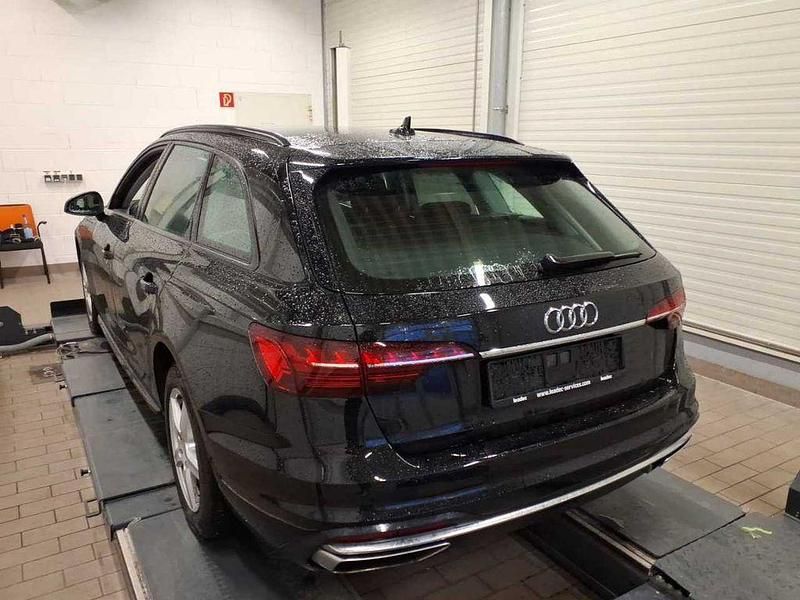 Gebraucht Audi A4 Advanced Plus 163 PS (119 kW) 2022 Mythosschwarz metallic Kombi