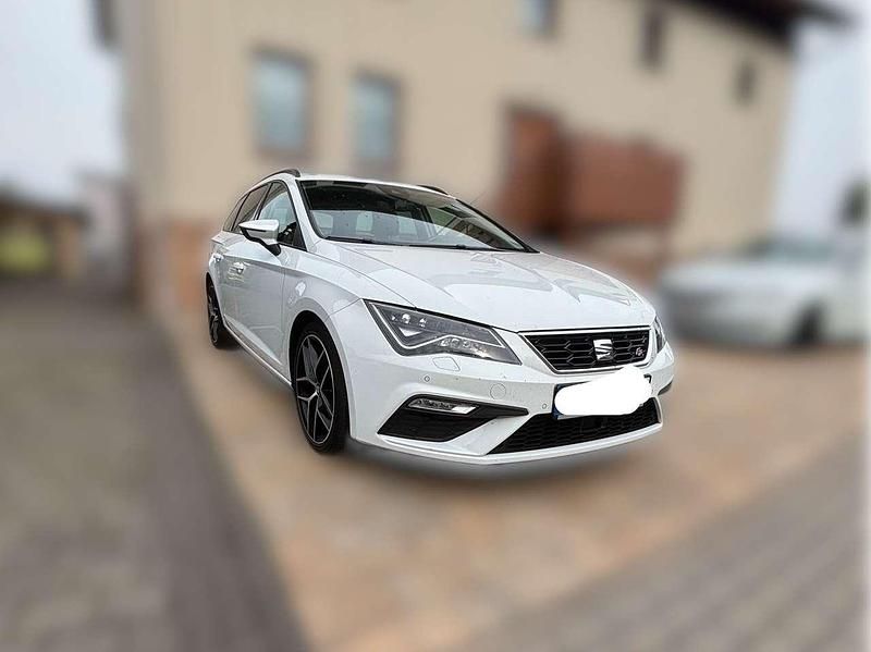 Weiß Gebraucht 2019 Seat Leon FR Limousine | 14.399 € (Fairer Preis) - Bild 1/4