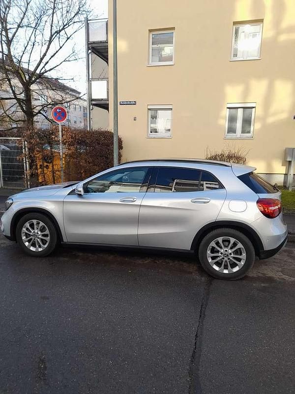 Gebraucht Mercedes GLA220 184 PS (135 kW) 2019 Silber SUV