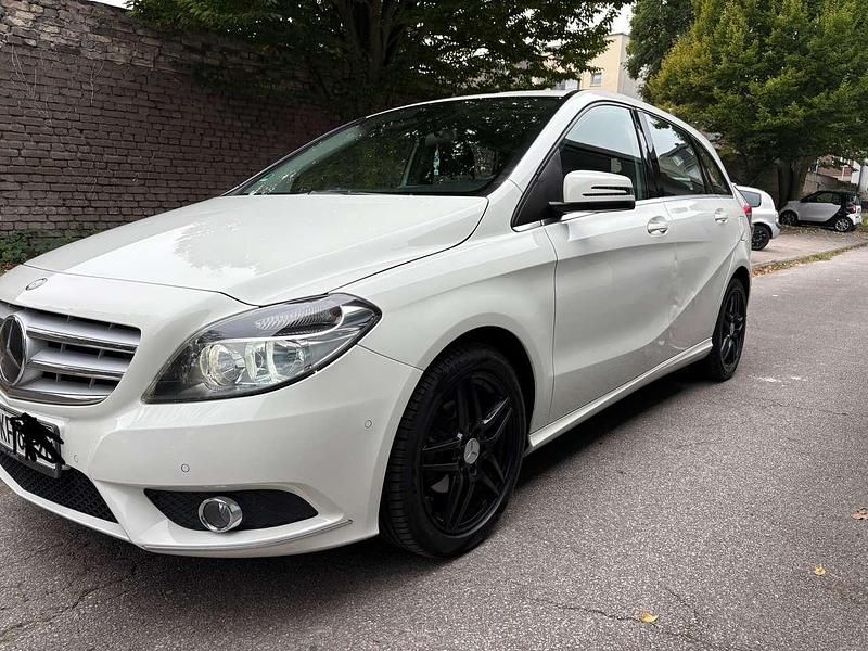 Gebraucht Mercedes B180 109 PS (80 kW) 2014 Van / Kleinbus