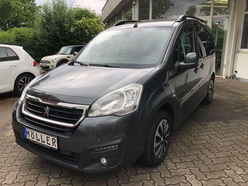Grau Gebraucht 2017 Peugeot Partner Tepee Van / Kleinbus | 10.600 € (Fairer Preis) - Bild 1/4
