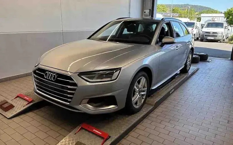 Gebraucht Audi A4 Advanced 150 PS (110 kW) 2023 Silber Kombi