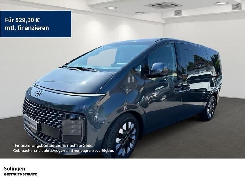 Grau Gebraucht 2023 Hyundai Staria Signature Van | 44.850 € (Fairer Preis) - Bild 1/4