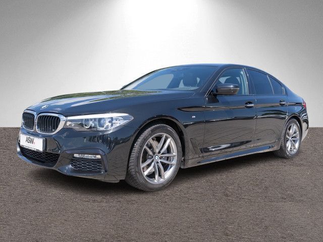 Black sapphire metallic Gebraucht 2017 BMW 520 M Sport Limousine | 27.930 € (Fairer Preis) - Bild 1/4
