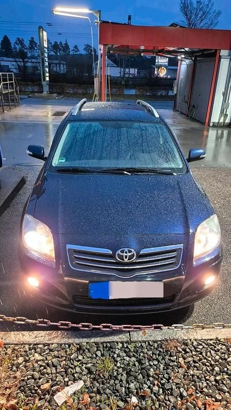 Blau Gebraucht 2006 Toyota Avensis Kombi | 1.590 € (Guter Preis) - Bild 1/4