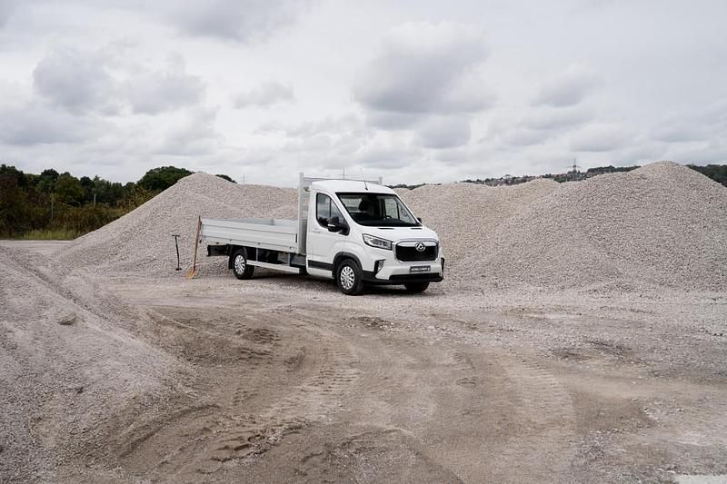 Neu Maxus eDeliver 9 150 kW (204 PS) 2025 Weiss / warm white Van