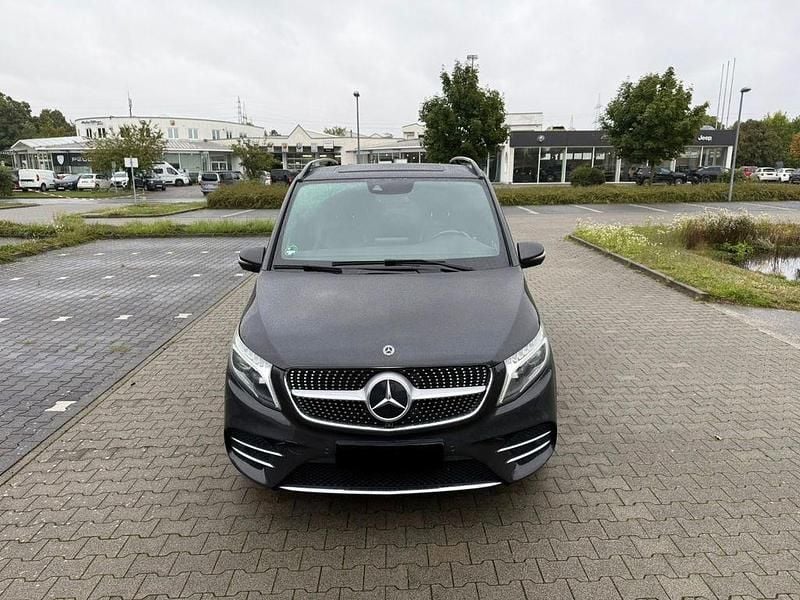 Grau Gebraucht 2020 Mercedes V300 Exclusive Van / Kleinbus | 42.900 € - Bild 1/4