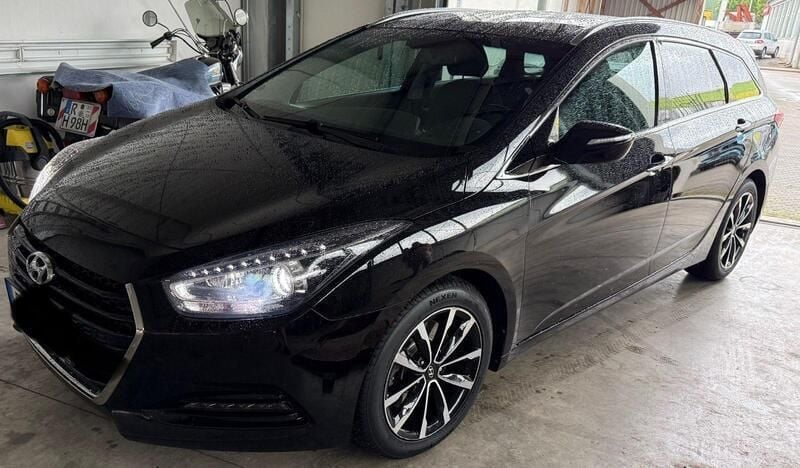 Schwarz Gebraucht 2018 Hyundai i40 Premium Kombi | 17.400 € (Fairer Preis) - Bild 1/4