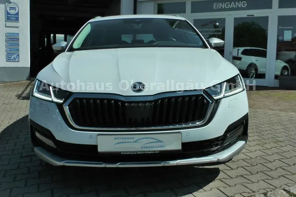 Gebraucht Skoda Octavia Scout 4x4 150 PS (110 kW) 2021 Weiß Kombi