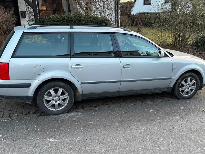 Gebraucht VW Passat 125 PS (91 kW) 2000 Silber Kombi