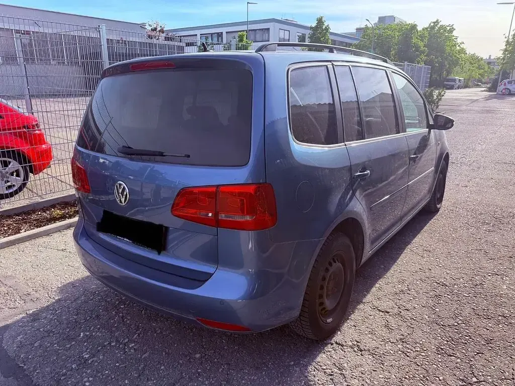 Używany VW Touran Match 105 KM (77 kW) 2012 Szary Minivan