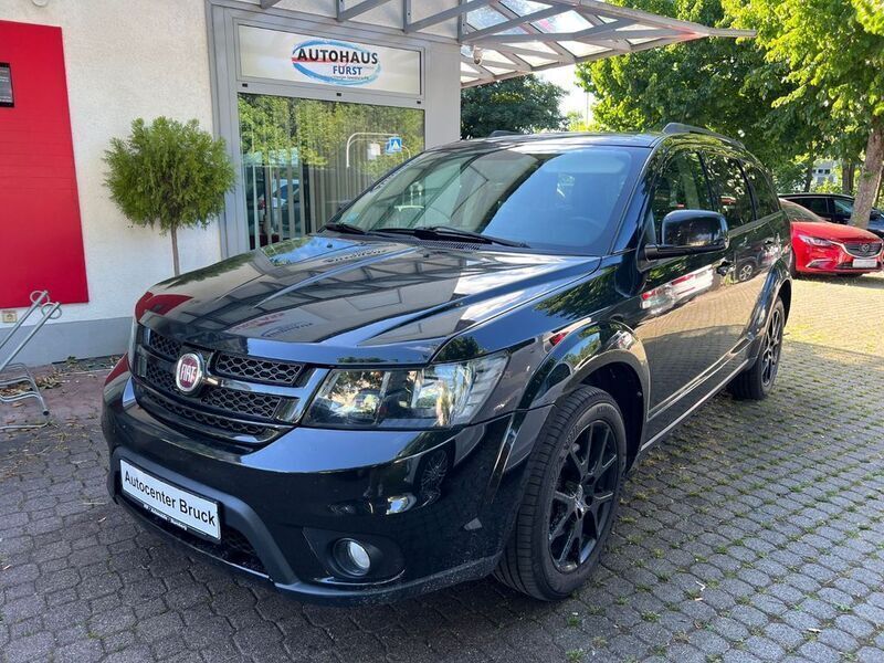 Schwarz Gebraucht 2015 Fiat Freemont SUV | 9.900 € (Fairer Preis) - Bild 1/4