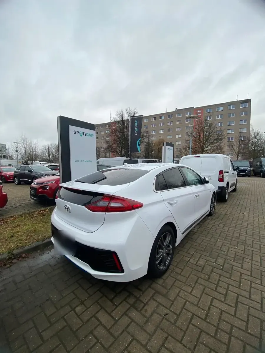 Gebraucht Hyundai Ioniq Style 105 PS (77 kW) 2018 Weiß Kleinwagen