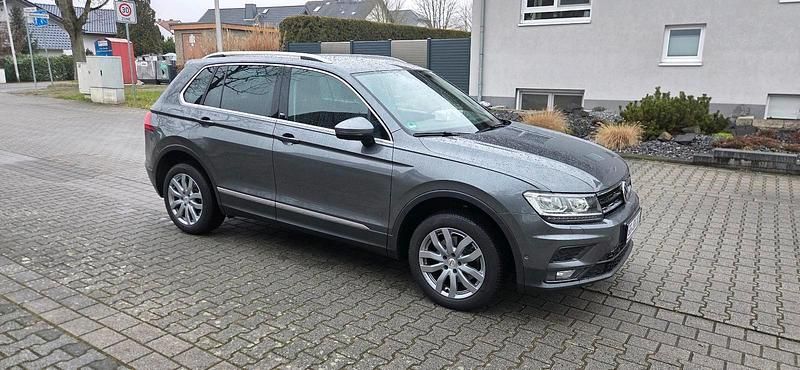 Grau Gebraucht 2017 VW Tiguan SUV | 15.700 € (Fairer Preis) - Bild 1/4