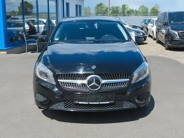 Gebraucht Mercedes A180 109 PS (80 kW) 2015 Schwarz Limousine