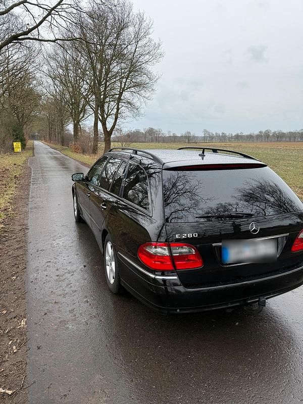 Gebraucht Mercedes E280 190 PS (139 kW) 2007 Schwarz Kombi