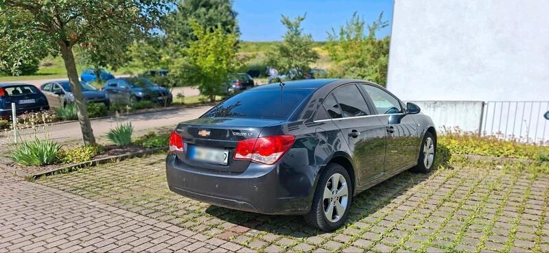 Schwarz Gebraucht 2011 Chevrolet Cruze LT Limousine | 5.500 € - Bild 1/4