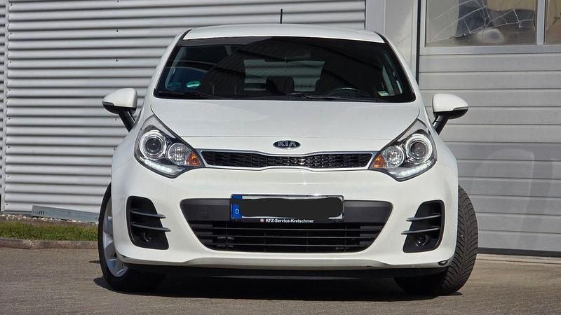 Gebraucht Kia Rio 84 PS (61 kW) 2016 Weiß Kleinwagen
