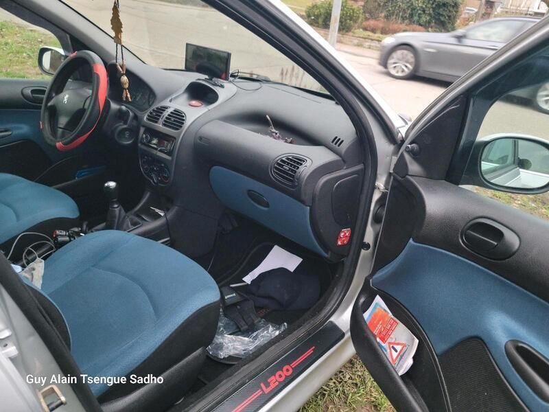 Grau Gebraucht 2004 Peugeot 206 Kombi | 1.500 € (Fairer Preis) - Bild 1/4