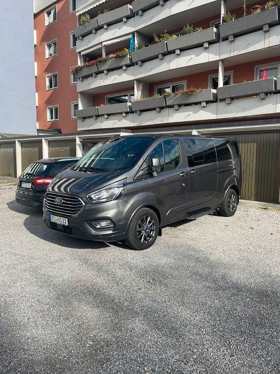 Grau Gebraucht 2021 Ford Tourneo Custom Van | 32.990 € (Teuer) - Bild 1/4