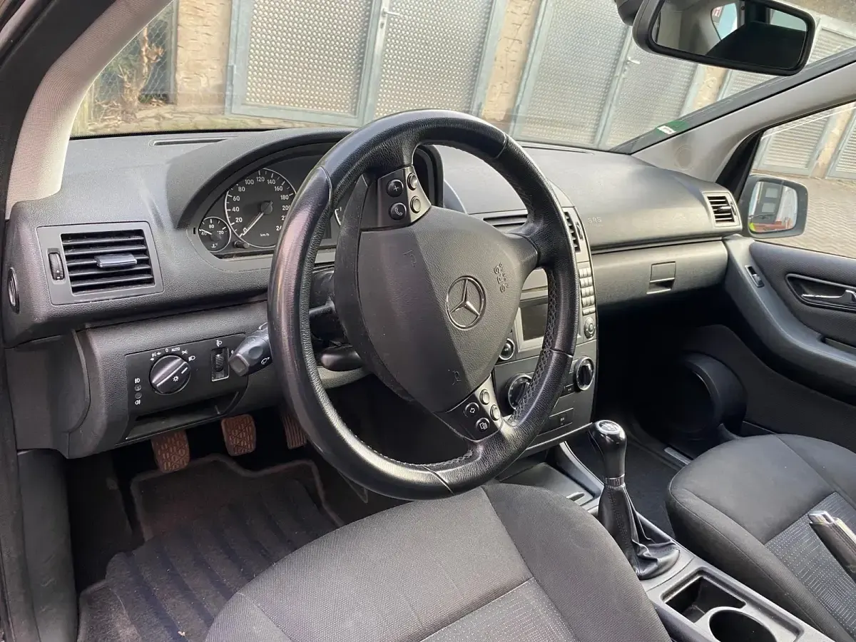 Gebraucht Mercedes A160 95 PS (69 kW) 2010 Schwarz Limousine