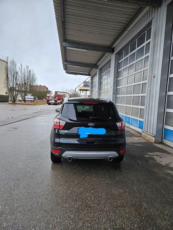 Gebraucht Ford Kuga Titanium 150 PS (110 kW) 2019 Schwarz SUV