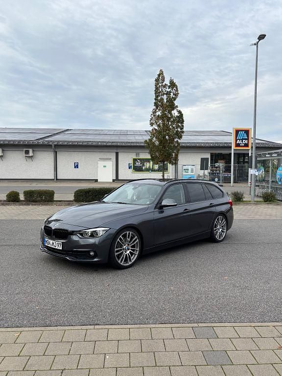 Grau Gebraucht 2016 BMW 320 Sport Line Kombi | 13.250 € (Fairer Preis) - Bild 1/4