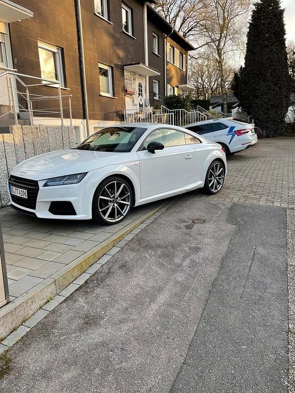 Weiß Gebraucht 2017 Audi TT S-Line Coupé | 23.900 € (Fairer Preis) - Bild 1/4