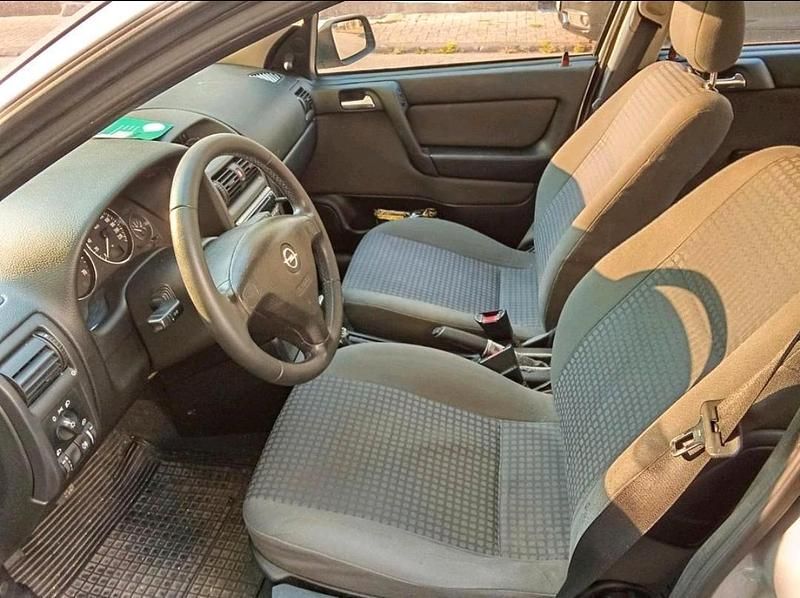 Gebraucht Opel Astra 101 PS (74 kW) 2003 Silber Limousine