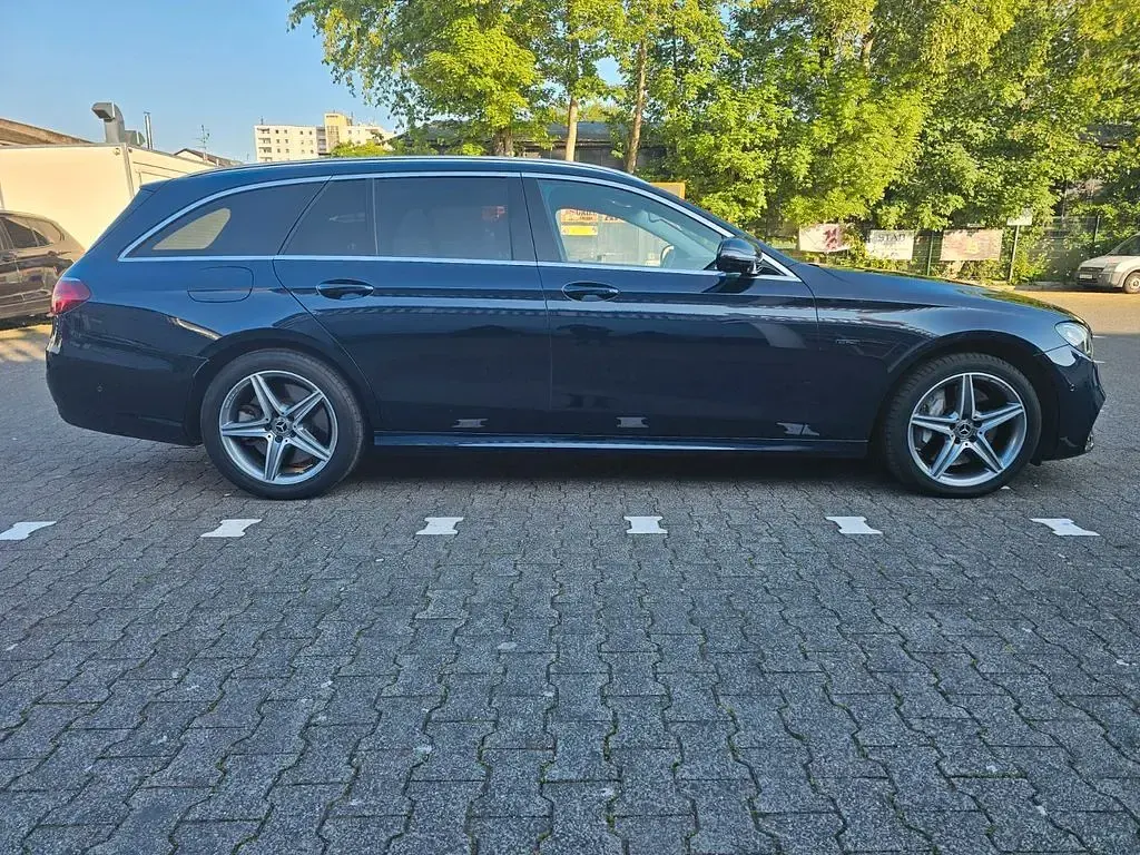 Gebraucht Mercedes E300 AMG line 194 PS (142 kW) 2020 Blau Limousine
