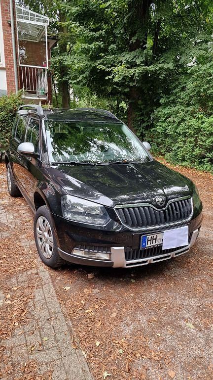 Schwarz Gebraucht 2015 Skoda Yeti Active SUV | 6.300 € (Guter Preis) - Bild 1/4