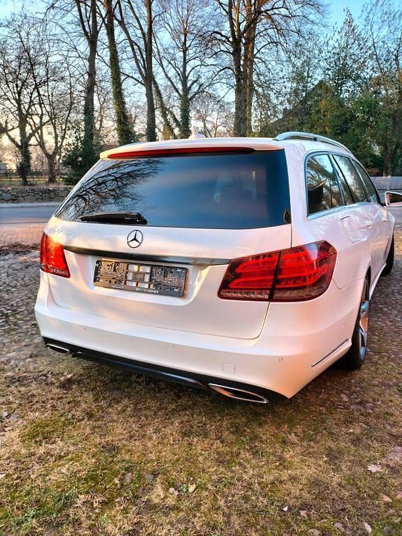 Gebraucht Mercedes E200 Avantgarde 136 PS (100 kW) 2013 Weiß Limousine